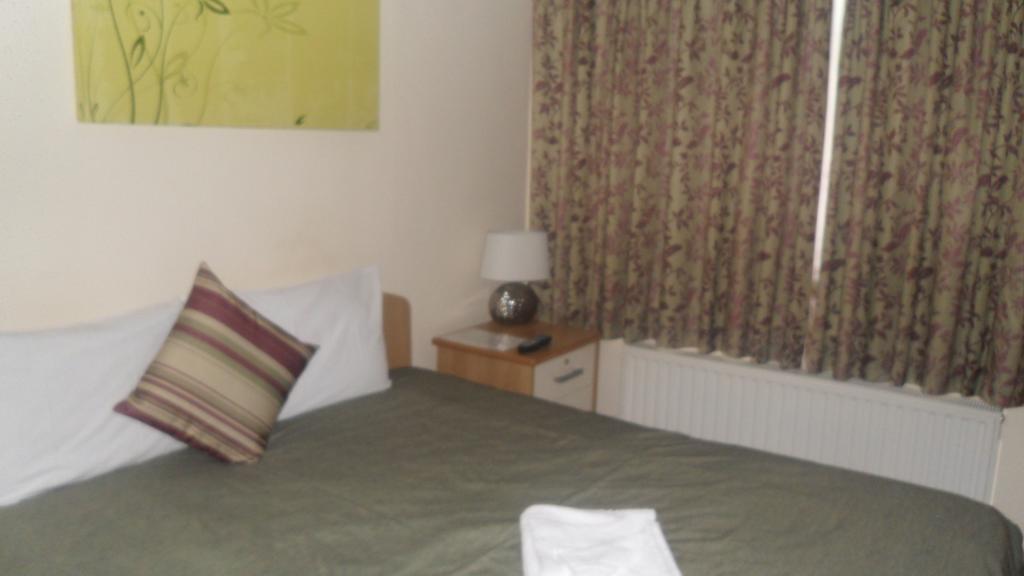 Montrose Guest House Romford Buitenkant foto
