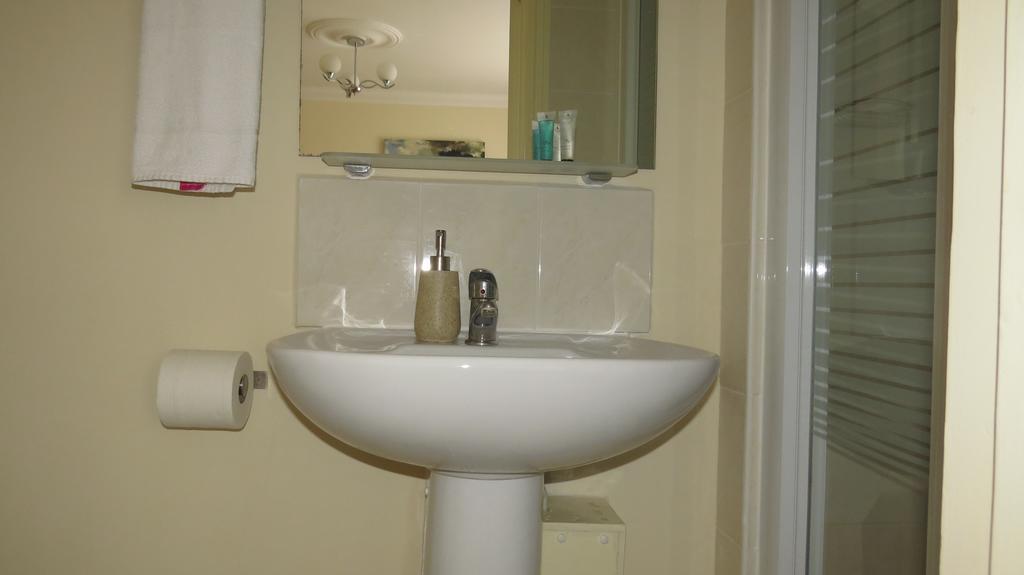 Montrose Guest House Romford Buitenkant foto