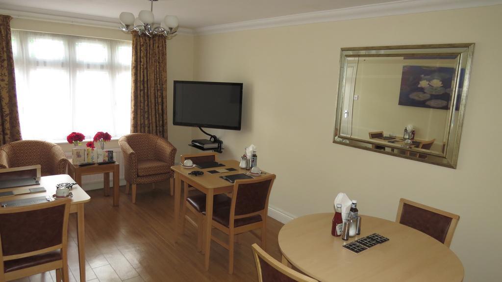 Montrose Guest House Romford Buitenkant foto