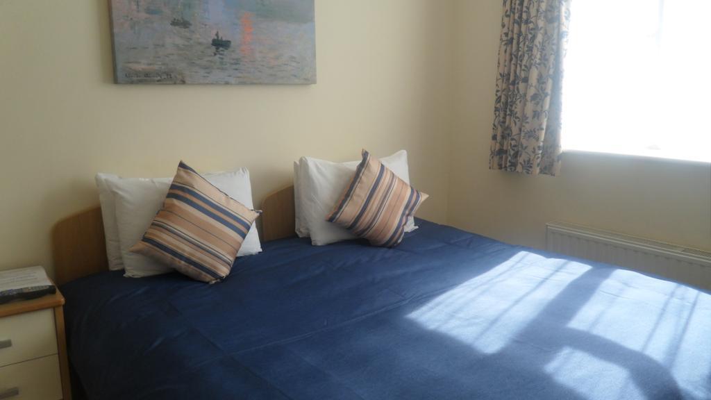 Montrose Guest House Romford Buitenkant foto