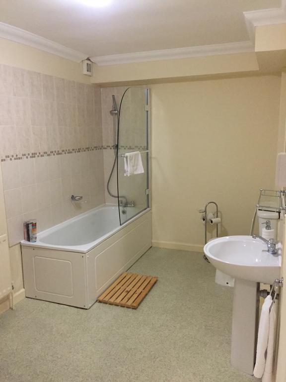 Montrose Guest House Romford Buitenkant foto