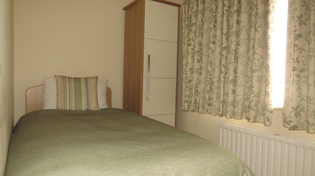 Montrose Guest House Romford Buitenkant foto