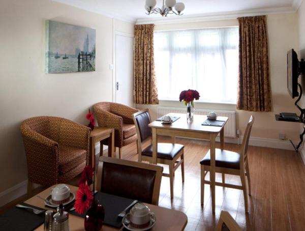 Montrose Guest House Romford Buitenkant foto