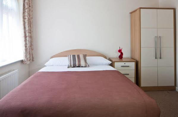 Montrose Guest House Romford Buitenkant foto